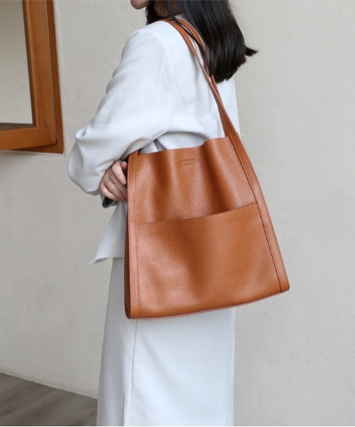NiiNa(ニーナ)の「【NiiNa】【高品質牛革】ソフトレザースクエアショルダーバッグ(ショルダーバッグ・レディース・ブラウン/グレイッシュベージュ/ブラック・FREE)」の17枚目の写真