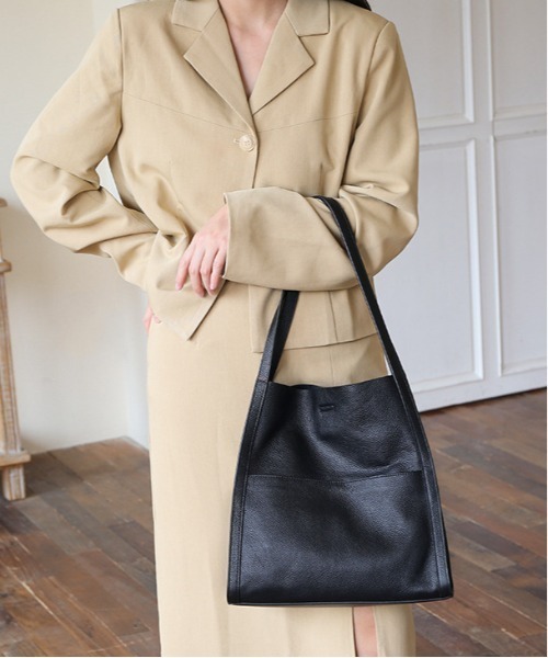 NiiNa(ニーナ)の「【NiiNa】【高品質牛革】ソフトレザースクエアショルダーバッグ(ショルダーバッグ・レディース・ブラウン/グレイッシュベージュ/ブラック・FREE)」の8枚目の写真