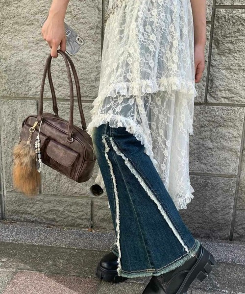 ≪リバイバルギャルパンツ≫'美脚効果マシマシフリンジ'デニム