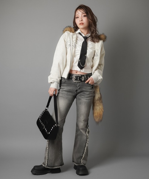 SPINNS(スピンズ)の「≪リバイバルギャルパンツ≫"美脚効果マシマシフリンジ"デニムフレアパンツ/3サイズ展開(デニムパンツ・レディース・ブルー/ブラック/ネイビー・XS/M/S)」の19枚目の写真