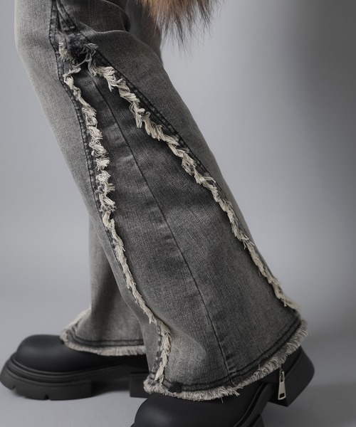 SPINNS(スピンズ)の「≪リバイバルギャルパンツ≫"美脚効果マシマシフリンジ"デニムフレアパンツ/3サイズ展開(デニムパンツ・レディース・ブルー/ブラック/ネイビー・XS/M/S)」の18枚目の写真