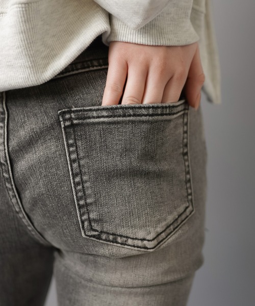 SPINNS(スピンズ)の「≪リバイバルギャルパンツ≫"美脚効果マシマシフリンジ"デニムフレアパンツ/3サイズ展開(デニムパンツ・レディース・ブルー/ブラック/ネイビー・XS/M/S)」の16枚目の写真