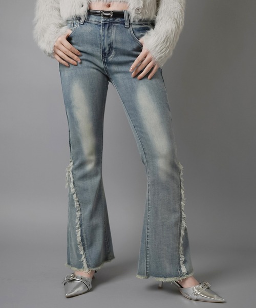 SPINNS(スピンズ)の「≪リバイバルギャルパンツ≫"美脚効果マシマシフリンジ"デニムフレアパンツ/3サイズ展開(デニムパンツ・レディース・ブルー/ブラック/ネイビー・XS/M/S)」の4枚目の写真