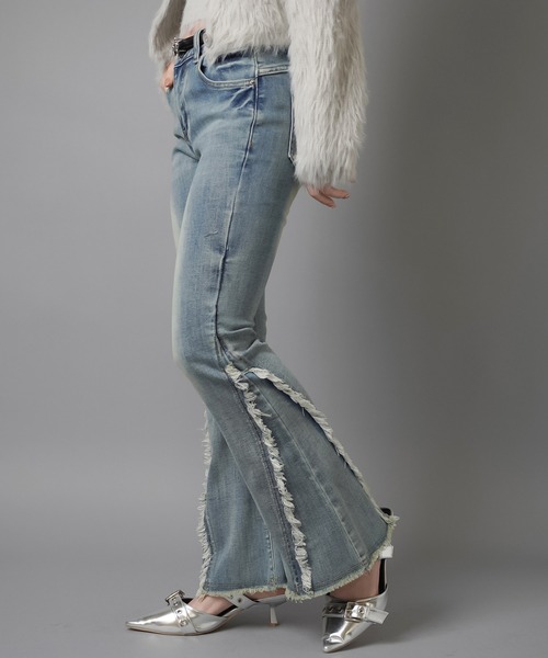 SPINNS(スピンズ)の「≪リバイバルギャルパンツ≫"美脚効果マシマシフリンジ"デニムフレアパンツ/3サイズ展開(デニムパンツ・レディース・ブルー/ブラック/ネイビー・XS/M/S)」の5枚目の写真