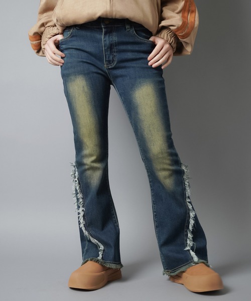 SPINNS(スピンズ)の「≪リバイバルギャルパンツ≫"美脚効果マシマシフリンジ"デニムフレアパンツ/3サイズ展開(デニムパンツ・レディース・ブルー/ブラック/ネイビー・XS/M/S)」の8枚目の写真