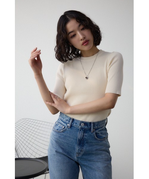 AZUL by moussy(アズールバイマウジー)の「ハーフスリーブクルーネックリブトップス(ニット/セーター・レディース・ホワイト系その他/ブラック系その他/アイボリー/グレー/ブラック/グリーン・SMALL/MEDIUM)」の8枚目の写真