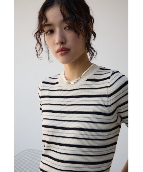 AZUL by moussy(アズールバイマウジー)の「ハーフスリーブクルーネックリブトップス(ニット/セーター・レディース・ホワイト系その他/ブラック系その他/アイボリー/グレー/ブラック/グリーン・SMALL/MEDIUM)」の19枚目の写真