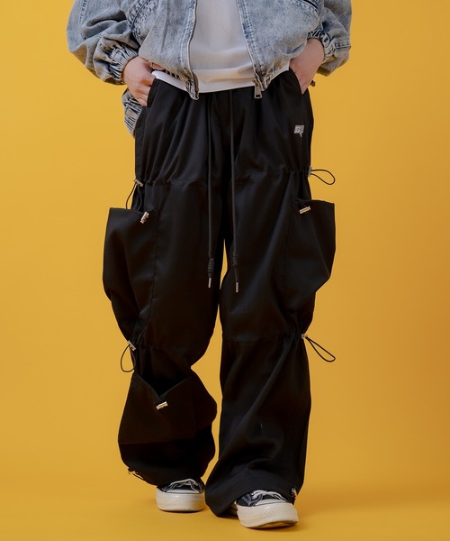 improves（インプローブス）の「コード使い デザイン カーゴパンツ（カーゴパンツ・メンズ・ブラック/ホワイト・LARGE/MEDIUM）」の2枚目の写真