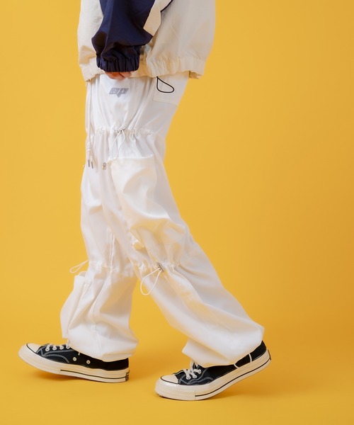 improves（インプローブス）の「コード使い デザイン カーゴパンツ（カーゴパンツ・メンズ・ブラック/ホワイト・LARGE/MEDIUM）」の4枚目の写真