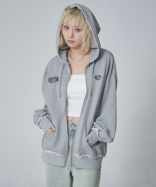 ENVYM（アンビー）の「カットオフバックロゴプリントビッグパーカー（パーカー・レディース・グレー/ホワイト/ブルー・FREE）」の12枚目の写真