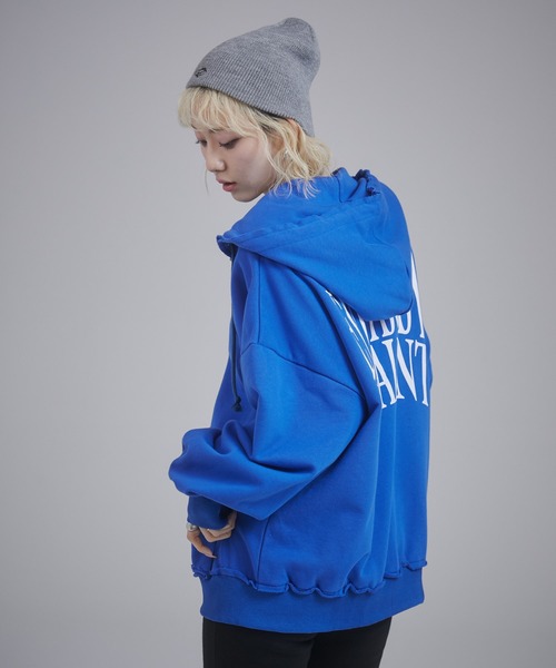 ENVYM（アンビー）の「カットオフバックロゴプリントビッグパーカー（パーカー・レディース・グレー/ホワイト/ブルー・FREE）」の21枚目の写真