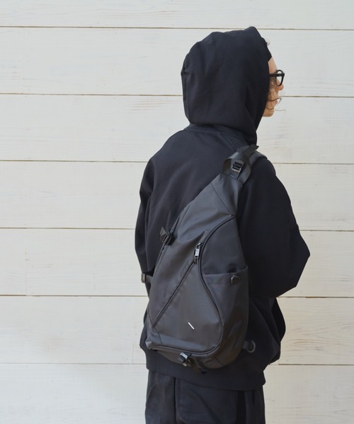 BROKEN BASE(ブロークンベース)の「ナイロンワンショルダーバッグ(ショルダーバッグ・メンズ・ブラック系/ネイビー/グレー系・フリー)」の8枚目の写真