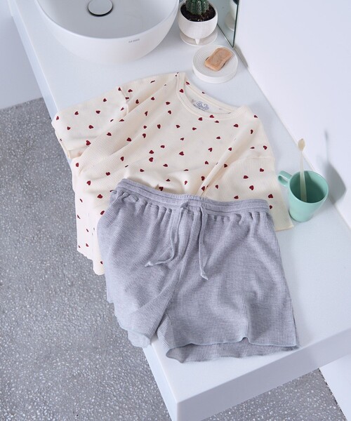 FREAK'S STORE（フリークスストア）の「FRUIT OF THE LOOM × FREAK'S STORE/フルーツオブザルーム 別注 ハートTシャツ 無地ショートパンツ ルームセット/パジャマセット（ルームウェア/パジャマ・レディース・オフホワイト/グレー・SMALL/MEDIUM）」の12枚目の写真