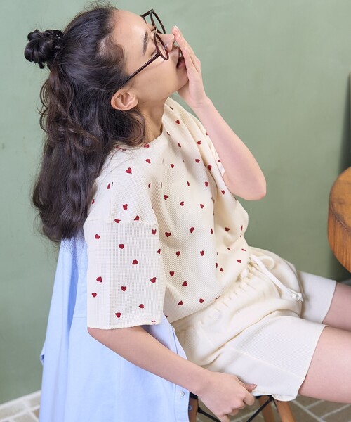 FREAK'S STORE（フリークスストア）の「FRUIT OF THE LOOM × FREAK'S STORE/フルーツオブザルーム 別注 ハートTシャツ 無地ショートパンツ ルームセット/パジャマセット（ルームウェア/パジャマ・レディース・オフホワイト/グレー・SMALL/MEDIUM）」の22枚目の写真