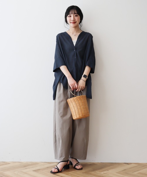 AMERICAN HOLIC(アメリカンホリック)の「接触冷感Vネックシアー半袖BIGシャツ(シャツ/ブラウス・レディース・ブラック/サックスブルー/その他6/オフホワイト/ネイビー/ストライプ・FREE)」の7枚目の写真