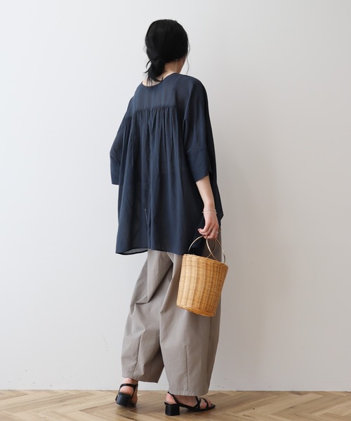 AMERICAN HOLIC(アメリカンホリック)の「接触冷感Vネックシアー半袖BIGシャツ(シャツ/ブラウス・レディース・ブラック/サックスブルー/その他6/オフホワイト/ネイビー/ストライプ・FREE)」の9枚目の写真