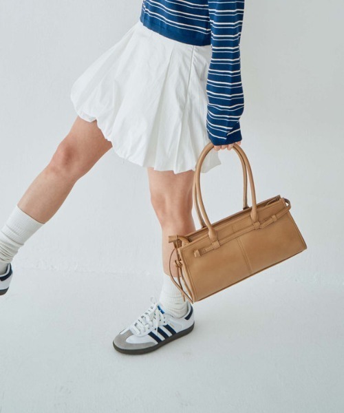 archives（アルシーヴ）の「合皮横長バッグ（ハンドバッグ・レディース・ベージュ/ブラック・FREE）」の4枚目の写真