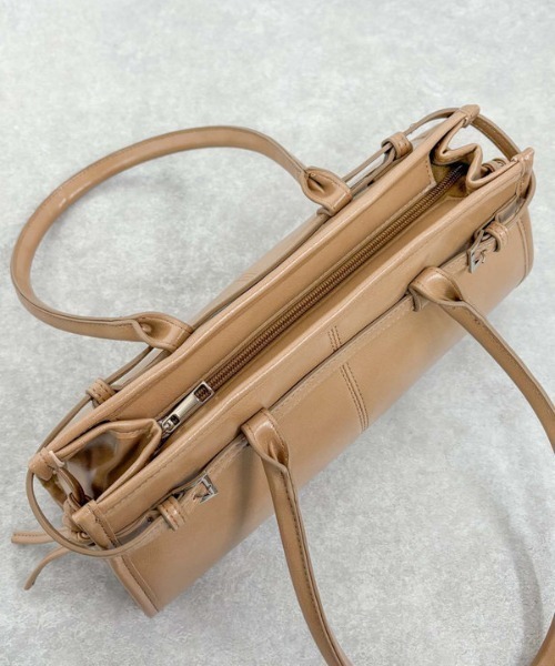 archives（アルシーヴ）の「合皮横長バッグ（ハンドバッグ・レディース・ベージュ/ブラック・FREE）」の17枚目の写真