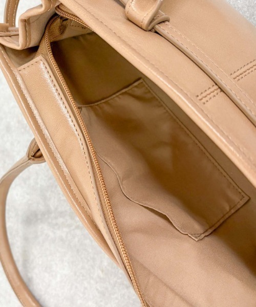 archives（アルシーヴ）の「合皮横長バッグ（ハンドバッグ・レディース・ベージュ/ブラック・FREE）」の18枚目の写真