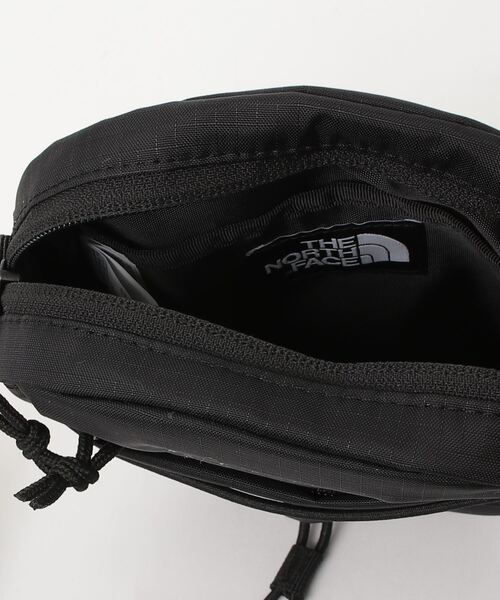 THE NORTH FACE(ザノースフェイス)の「THE NORTH FACE(ザ・ノースフェイス) ミニショルダーバッグ クロスバッグ BOREALIS CROSS BAG S(ショルダーバッグ・メンズ・ブラック/ライトベージュ/ダークオリーブ・FREE)」の6枚目の写真