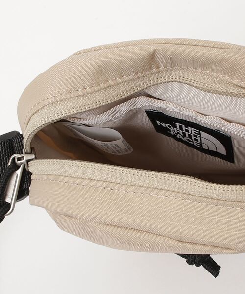 THE NORTH FACE(ザノースフェイス)の「THE NORTH FACE(ザ・ノースフェイス) ミニショルダーバッグ クロスバッグ BOREALIS CROSS BAG S(ショルダーバッグ・メンズ・ブラック/ライトベージュ/ダークオリーブ・FREE)」の7枚目の写真