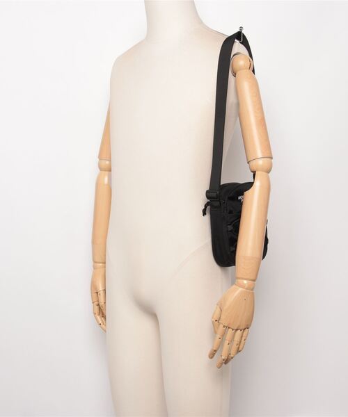 THE NORTH FACE(ザノースフェイス)の「THE NORTH FACE(ザ・ノースフェイス) ミニショルダーバッグ クロスバッグ BOREALIS CROSS BAG S(ショルダーバッグ・メンズ・ブラック/ライトベージュ/ダークオリーブ・FREE)」の9枚目の写真