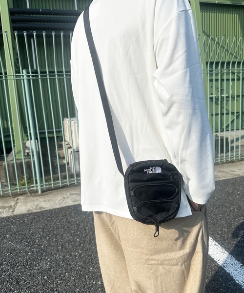 THE NORTH FACE(ザノースフェイス)の「THE NORTH FACE(ザ・ノースフェイス) ミニショルダーバッグ クロスバッグ BOREALIS CROSS BAG S(ショルダーバッグ・メンズ・ブラック/ライトベージュ/ダークオリーブ・FREE)」の13枚目の写真