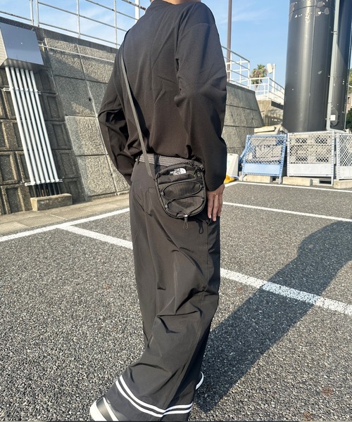 THE NORTH FACE(ザノースフェイス)の「THE NORTH FACE(ザ・ノースフェイス) ミニショルダーバッグ クロスバッグ BOREALIS CROSS BAG S(ショルダーバッグ・メンズ・ブラック/ライトベージュ/ダークオリーブ・FREE)」の11枚目の写真