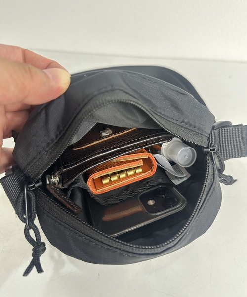 THE NORTH FACE(ザノースフェイス)の「THE NORTH FACE(ザ・ノースフェイス) ミニショルダーバッグ クロスバッグ BOREALIS CROSS BAG S(ショルダーバッグ・メンズ・ブラック/ライトベージュ/ダークオリーブ・FREE)」の17枚目の写真