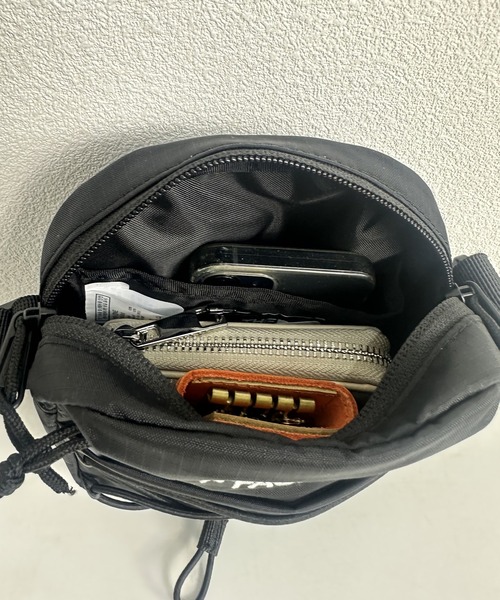 THE NORTH FACE(ザノースフェイス)の「THE NORTH FACE(ザ・ノースフェイス) ミニショルダーバッグ クロスバッグ BOREALIS CROSS BAG S(ショルダーバッグ・メンズ・ブラック/ライトベージュ/ダークオリーブ・FREE)」の18枚目の写真