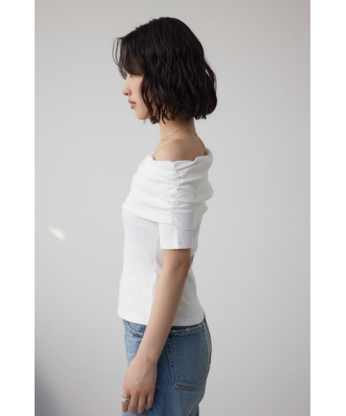 AZUL by moussy（アズールバイマウジー）の「オフショルダーリブトップス（Tシャツ/カットソー・レディース・オフホワイト/ホワイト系その他/ブラック/レッド・FREE）」の9枚目の写真