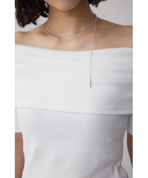 AZUL by moussy（アズールバイマウジー）の「オフショルダーリブトップス（Tシャツ/カットソー・レディース・オフホワイト/ホワイト系その他/ブラック/レッド・FREE）」の11枚目の写真