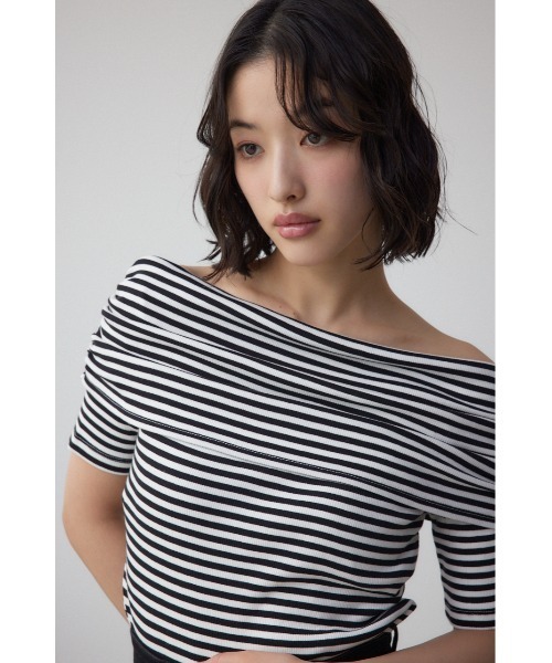 AZUL by moussy（アズールバイマウジー）の「オフショルダーリブトップス（Tシャツ/カットソー・レディース・オフホワイト/ホワイト系その他/ブラック/レッド・FREE）」の15枚目の写真