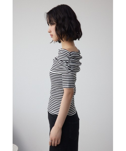 AZUL by moussy（アズールバイマウジー）の「オフショルダーリブトップス（Tシャツ/カットソー・レディース・オフホワイト/ホワイト系その他/ブラック/レッド・FREE）」の19枚目の写真