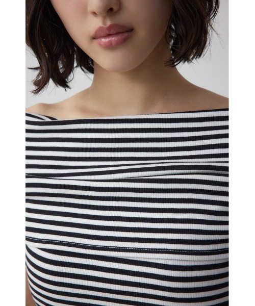AZUL by moussy（アズールバイマウジー）の「オフショルダーリブトップス（Tシャツ/カットソー・レディース・オフホワイト/ホワイト系その他/ブラック/レッド・FREE）」の21枚目の写真