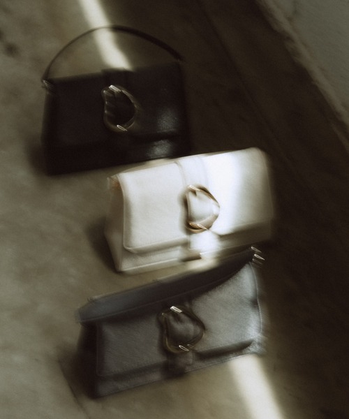 et.UNiVER(エトユニベール)の「Irregular motif bag(ハンドバッグ・レディース・ベージュ/チャコール/ブラック・FREE)」の3枚目の写真