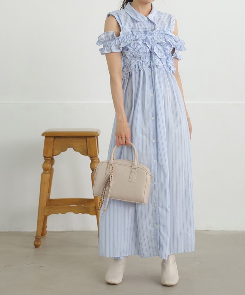 ALTROSE（アルトローズ）の「【500mlペットボトル収納可】2way ボストンバッグ ショルダーバッグ チャーム付き ブリジット（ボストンバッグ・レディース・アイボリー/ワインレッド/ブラウン/ブラック/ベージュ・FREE）」の11枚目の写真