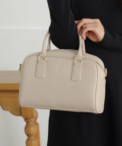 ALTROSE（アルトローズ）の「【500mlペットボトル収納可】2way ボストンバッグ ショルダーバッグ チャーム付き ブリジット（ボストンバッグ・レディース・アイボリー/ワインレッド/ブラウン/ブラック/ベージュ・FREE）」の12枚目の写真