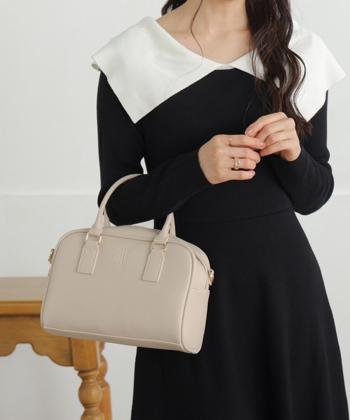 ALTROSE（アルトローズ）の「【500mlペットボトル収納可】2way ボストンバッグ ショルダーバッグ チャーム付き ブリジット（ボストンバッグ・レディース・アイボリー/ワインレッド/ブラウン/ブラック/ベージュ・FREE）」の13枚目の写真