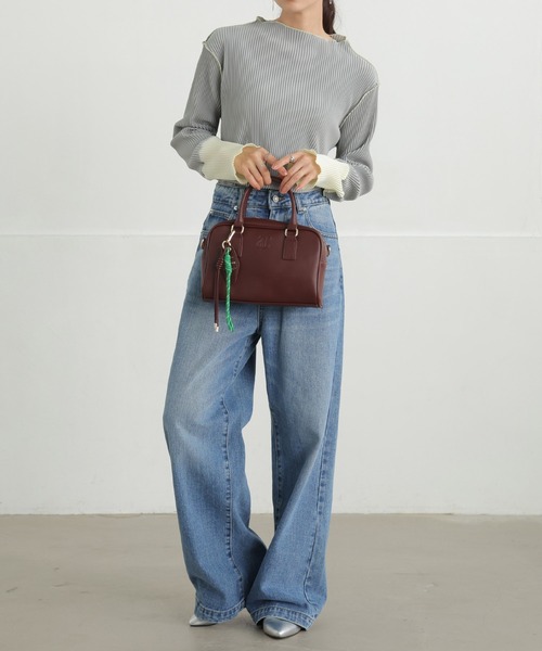 ALTROSE（アルトローズ）の「【500mlペットボトル収納可】2way ボストンバッグ ショルダーバッグ チャーム付き ブリジット（ボストンバッグ・レディース・アイボリー/ワインレッド/ブラウン/ブラック/ベージュ・FREE）」の19枚目の写真