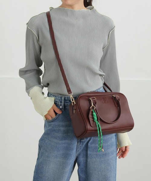 ALTROSE（アルトローズ）の「【500mlペットボトル収納可】2way ボストンバッグ ショルダーバッグ チャーム付き ブリジット（ボストンバッグ・レディース・アイボリー/ワインレッド/ブラウン/ブラック/ベージュ・FREE）」の21枚目の写真