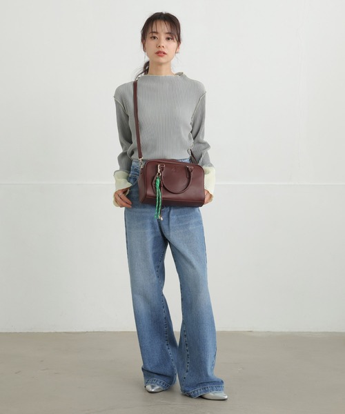 ALTROSE（アルトローズ）の「【500mlペットボトル収納可】2way ボストンバッグ ショルダーバッグ チャーム付き ブリジット（ボストンバッグ・レディース・アイボリー/ワインレッド/ブラウン/ブラック/ベージュ・FREE）」の22枚目の写真