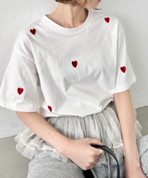 SOLLON.(ソルロン)の「ミニハート刺繍半袖Tシャツ(Tシャツ/カットソー・レディース・ホワイト/ブラック/グレー・FREE)」の9枚目の写真