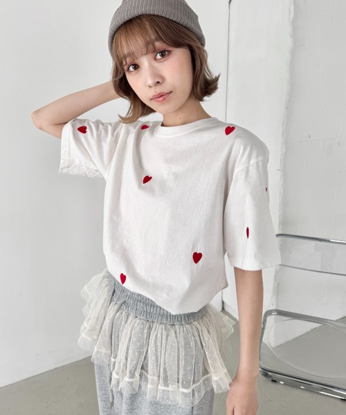SOLLON.(ソルロン)の「ミニハート刺繍半袖Tシャツ(Tシャツ/カットソー・レディース・ホワイト/ブラック/グレー・FREE)」の7枚目の写真