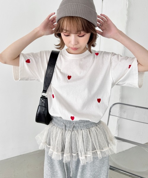 SOLLON.(ソルロン)の「ミニハート刺繍半袖Tシャツ(Tシャツ/カットソー・レディース・ホワイト/ブラック/グレー・FREE)」の6枚目の写真