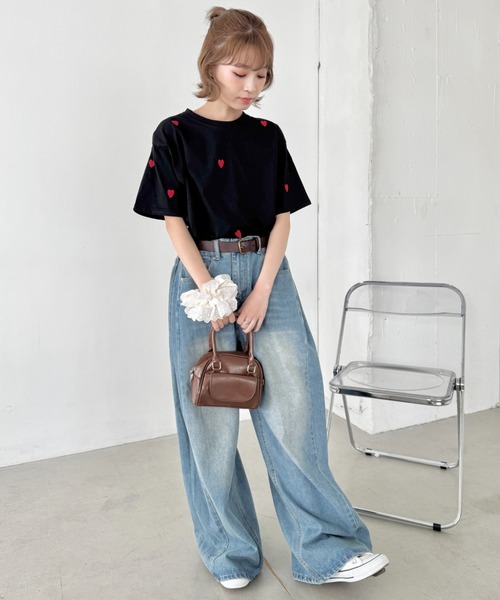 SOLLON.(ソルロン)の「ミニハート刺繍半袖Tシャツ(Tシャツ/カットソー・レディース・ホワイト/ブラック/グレー・FREE)」の5枚目の写真