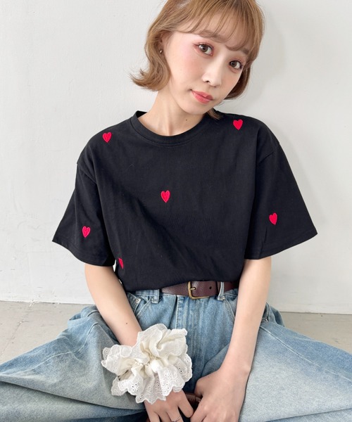 SOLLON.(ソルロン)の「ミニハート刺繍半袖Tシャツ(Tシャツ/カットソー・レディース・ホワイト/ブラック/グレー・FREE)」の15枚目の写真