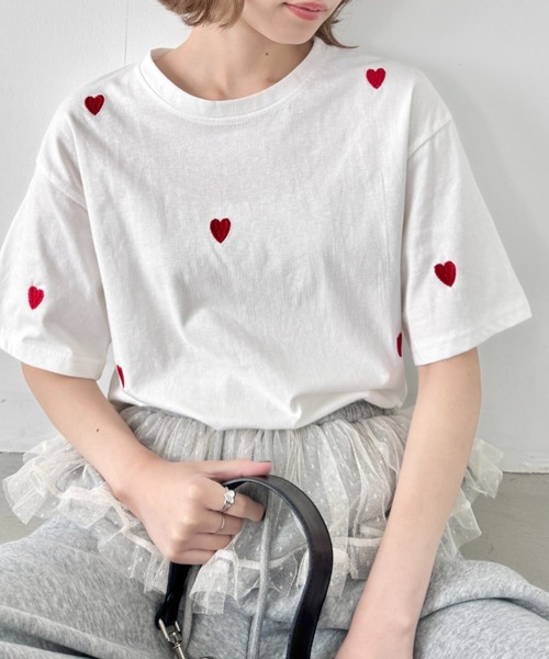 SOLLON.(ソルロン)の「ミニハート刺繍半袖Tシャツ(Tシャツ/カットソー・レディース・ホワイト/ブラック/グレー・FREE)」の10枚目の写真