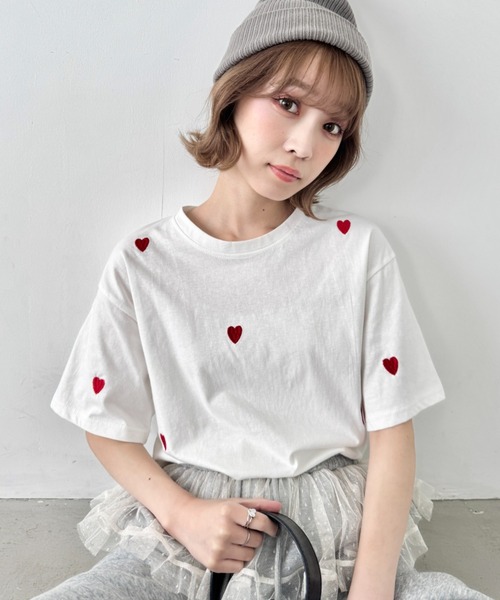 SOLLON.(ソルロン)の「ミニハート刺繍半袖Tシャツ(Tシャツ/カットソー・レディース・ホワイト/ブラック/グレー・FREE)」の8枚目の写真