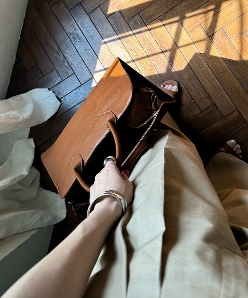 DONOBAN（ドノバン）の「サイドベルトA4トートバッグ（トートバッグ・レディース・キャメル/ブラック/モカ・ONE）」の22枚目の写真